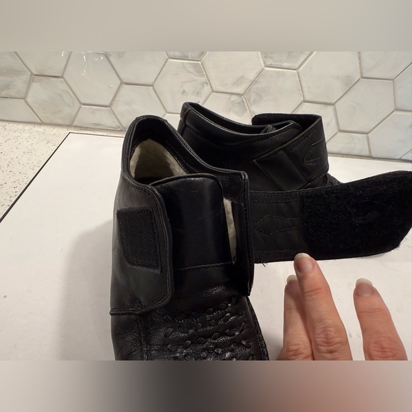 Calidad Pinosos Womans Black Comfort Walking Shoe Orthopedic Fastener Spain 6 WW - Picture 7 of 11